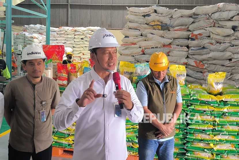 Bulog Siapkan 100 Gudang Baru dengan Anggaran Rp5 Triliun: Transformasi Besar Pangan Nasional oleh Ahmad Rizal Ramdhani