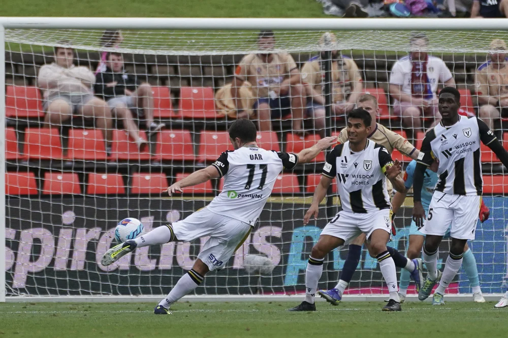 Drama 3-2: Macarthur FC Guncang Newcastle Jets, Duel yang Menentukan Posisi Puncak A-League