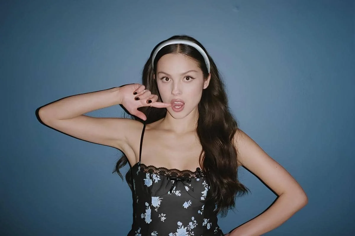 ‘Drop Dead’ Olivia Rodrigo Pecah di Chart, Namun Kontroversi Versi Ganda Memicu Kritik
