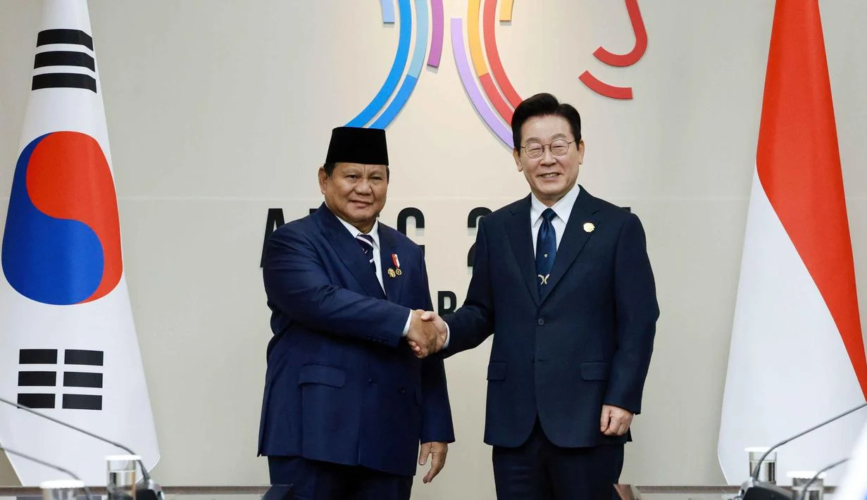 Hangatnya Pelukan Presiden Lee Jae‑Myung pada Prabowo di Blue House: Simbol Persahabatan dan Kerja Sama Strategis Korea‑Indonesia