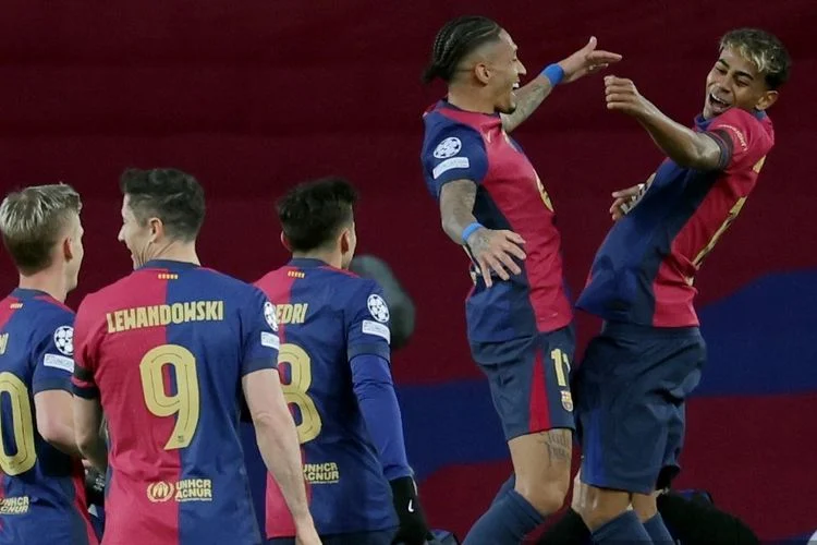 Raphinha Muru Wasit, Tuduh Barcelona Dijiplak di Liga Champions—Momen Panas yang Mengguncang Perempat Final