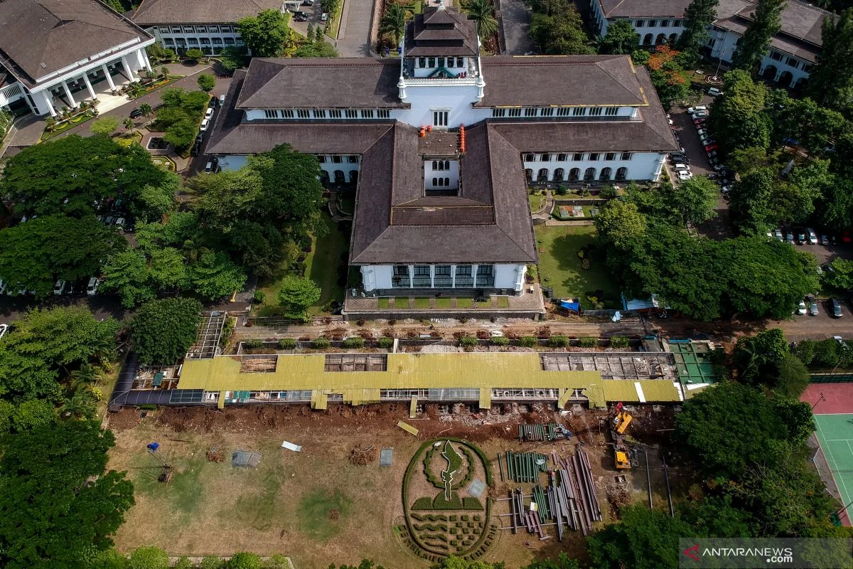 Revitalisasi Gedung Sate Rp15 Miliar: Dedi Mulyadi Ungkap Tujuan Kontroversial dan Dampaknya pada Lalu Lintas Bandung
