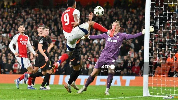 Tragedi Mantan Penjaga Gawang dan Tantangan Arsenal di Panggung Eropa: Apa yang Selanjutnya?