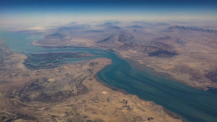 Uni Emirat Arab Bergabung dengan AS: Ancaman Buka Paksa Blokade Selat Hormuz Memicu Ketegangan Global