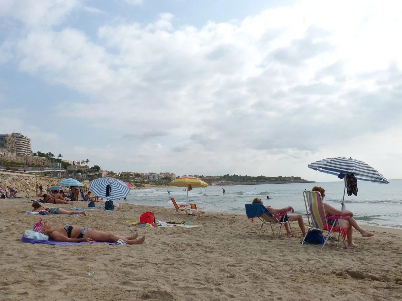 10 Cara Cadiz Menyelamatkan Pantainya: Eco Amigos Lakukan Beach Clean Terbesar Sebelum Musim Panas