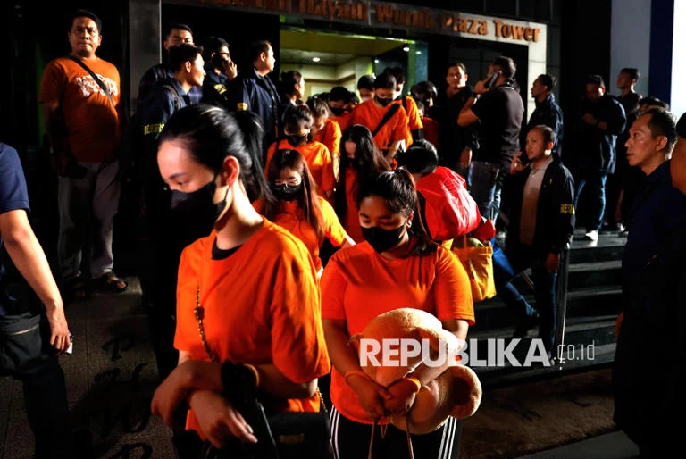 320 WNA Terlibat Sindikat Judi Online di Hayam Wuruk, 11 Orang Ditangkap di Kampung Narkoba Samarinda