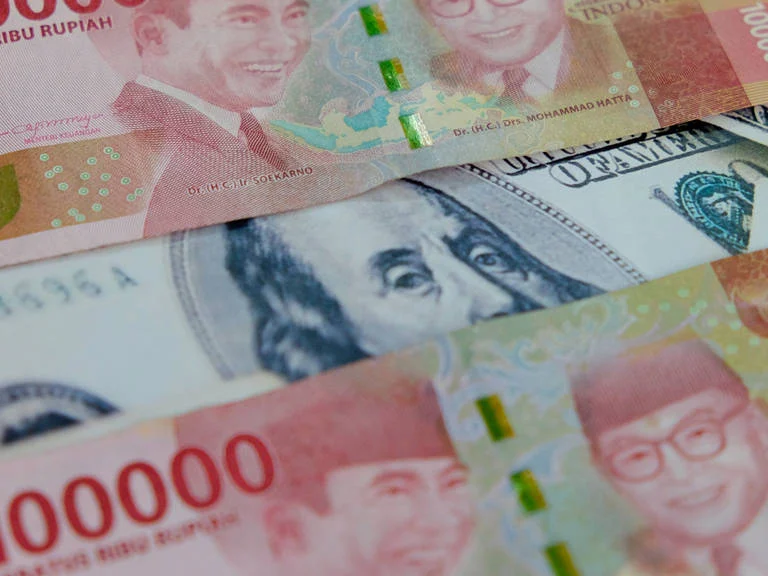 5 Alasan Rupiah Indonesia Melemah Terhadap Dolar AS: Apa Dampaknya Bagi Kamu?