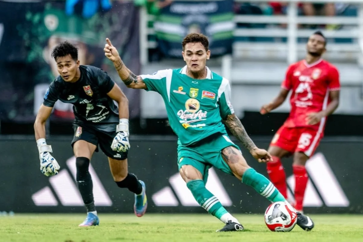 7 Strategi Bernardo Tavares yang Bikin Persebaya Hancurkan PSBS Biak 4-0