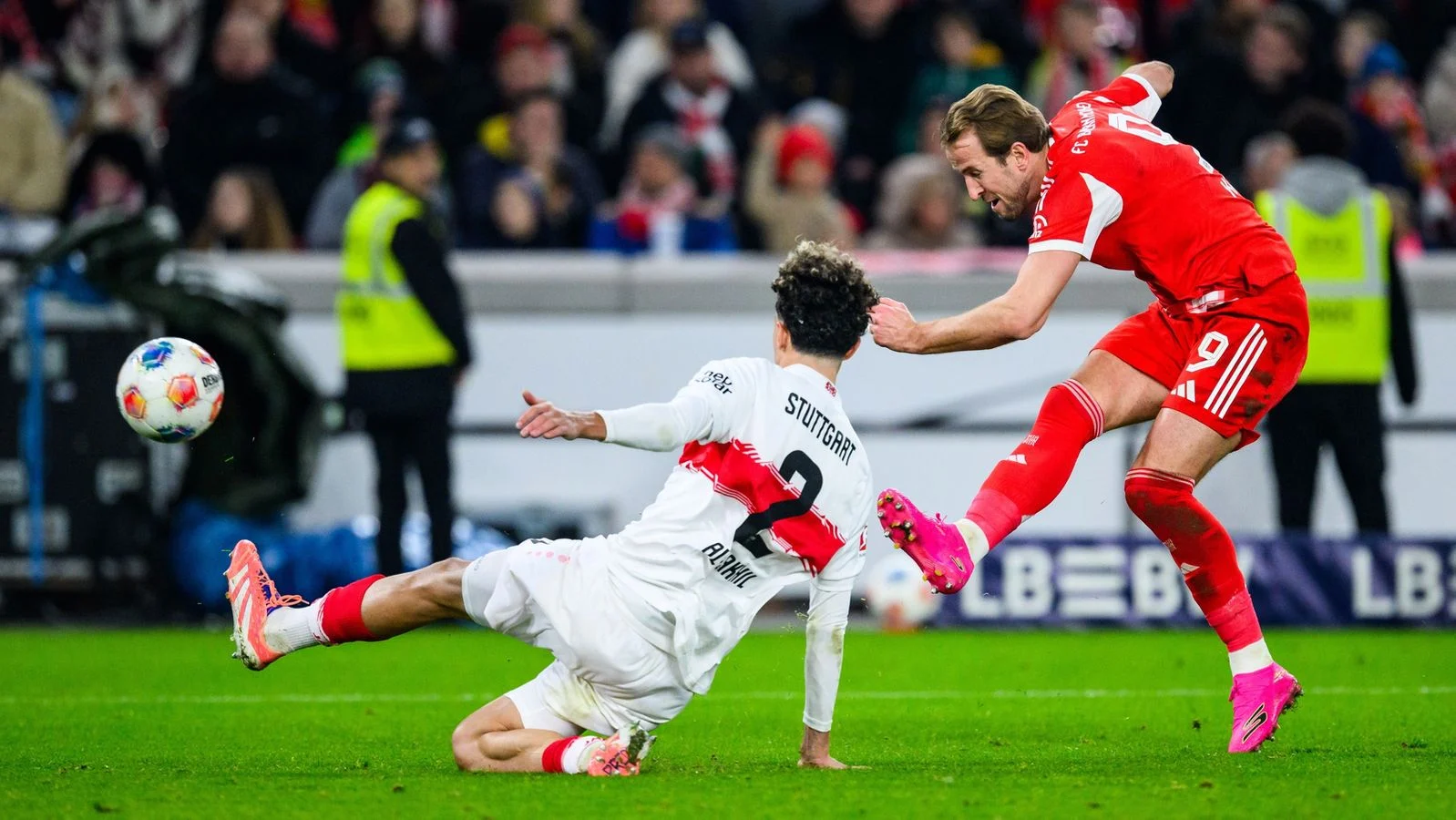 Bayern Vs VfB: Kane Hattrick Bawa Bayern Menang 3-0