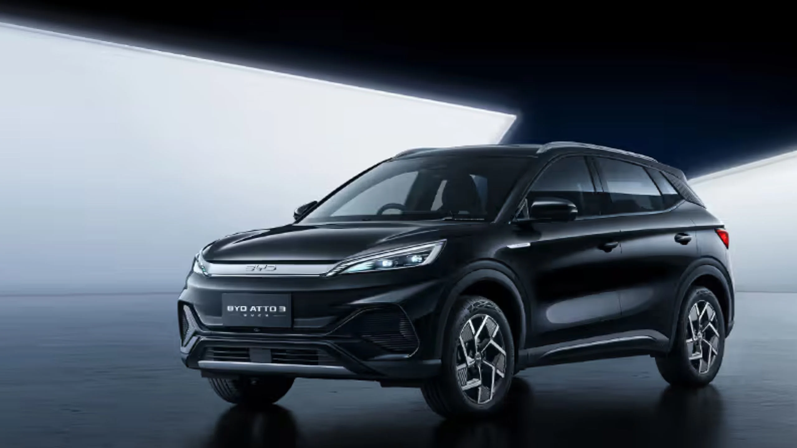 BYD Atto 3 Meluncur dengan Jarak Tempuh 120 Kilometer Lebih Jauh, Harga Mulai Rp316 Juta