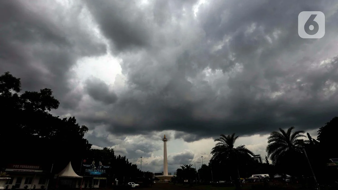 Cuaca Jakarta Hari Ini: Hujan Ringan dan Cerah Berawan, Waspada Cuaca Ekstrem!