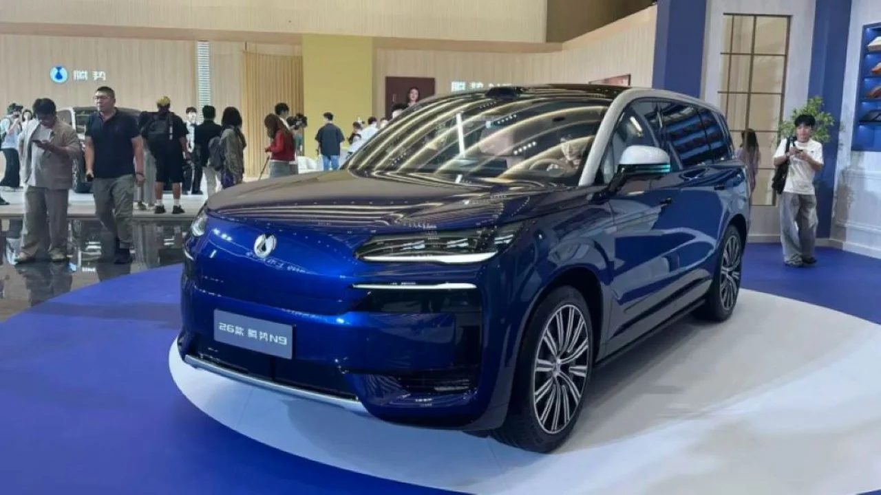Denza N9: SUV Plug-in dengan Jarak Tempuh 420 km dan Pengisian Daya 9 Menit