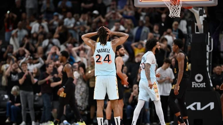 Devin Vassell dan San Antonio Spurs Kalah 122-113 dari Oklahoma City Thunder di Game 2