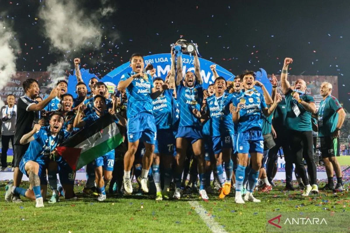 Layvin Kurzawa Raih Gelar Ke-5 Bersama Persib Bandung: 3 Musim Berturut-Turut Menjadi Juara!