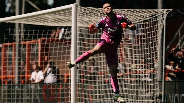 Maarten Paes Pahlawan Ajax vs Utrecht 2026: 4-3 Adu Penalti, 2 Penalti Gagal!