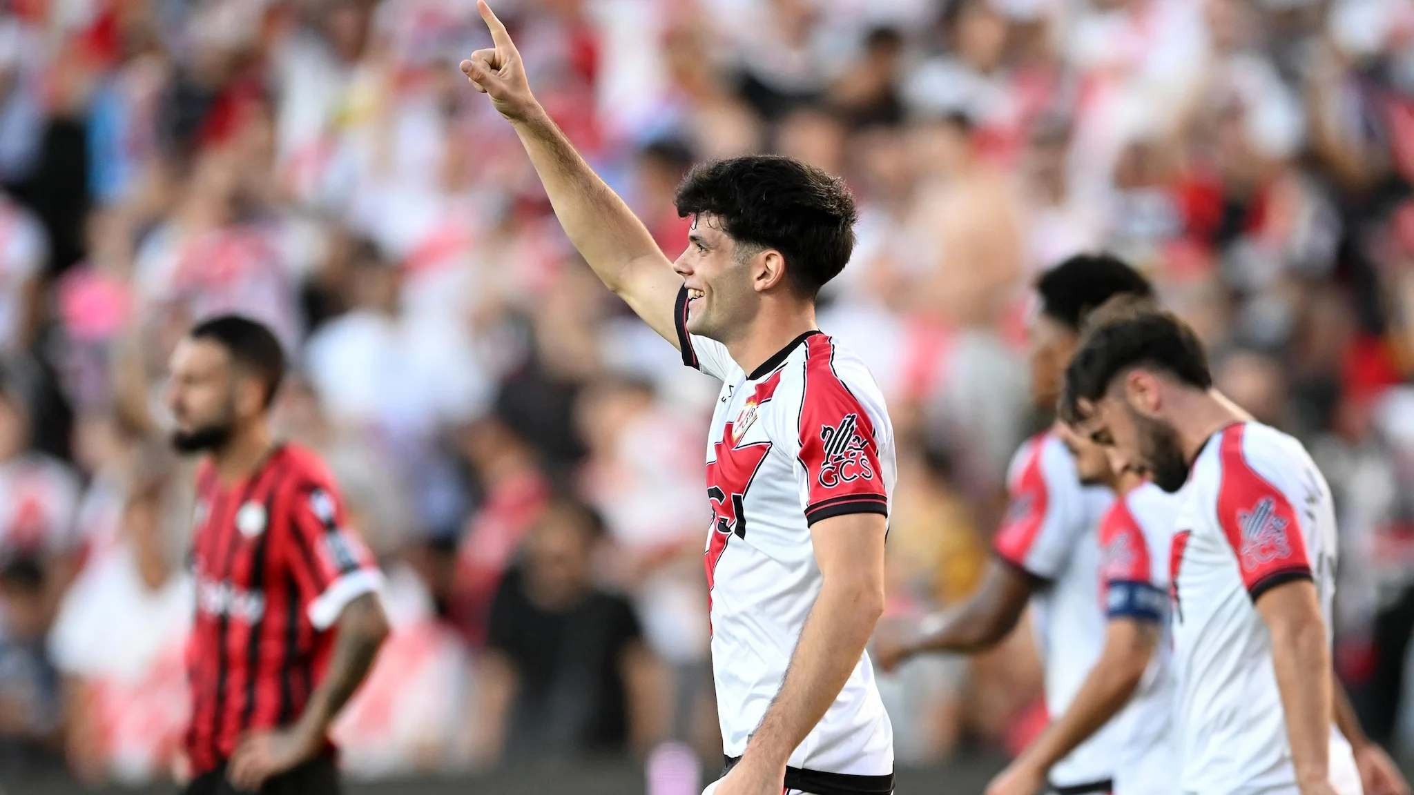 Rayo Vallecano vs Strasbourg: 5 Fakta Penting & Prediksi Dramatis untuk Semifinal Conference League