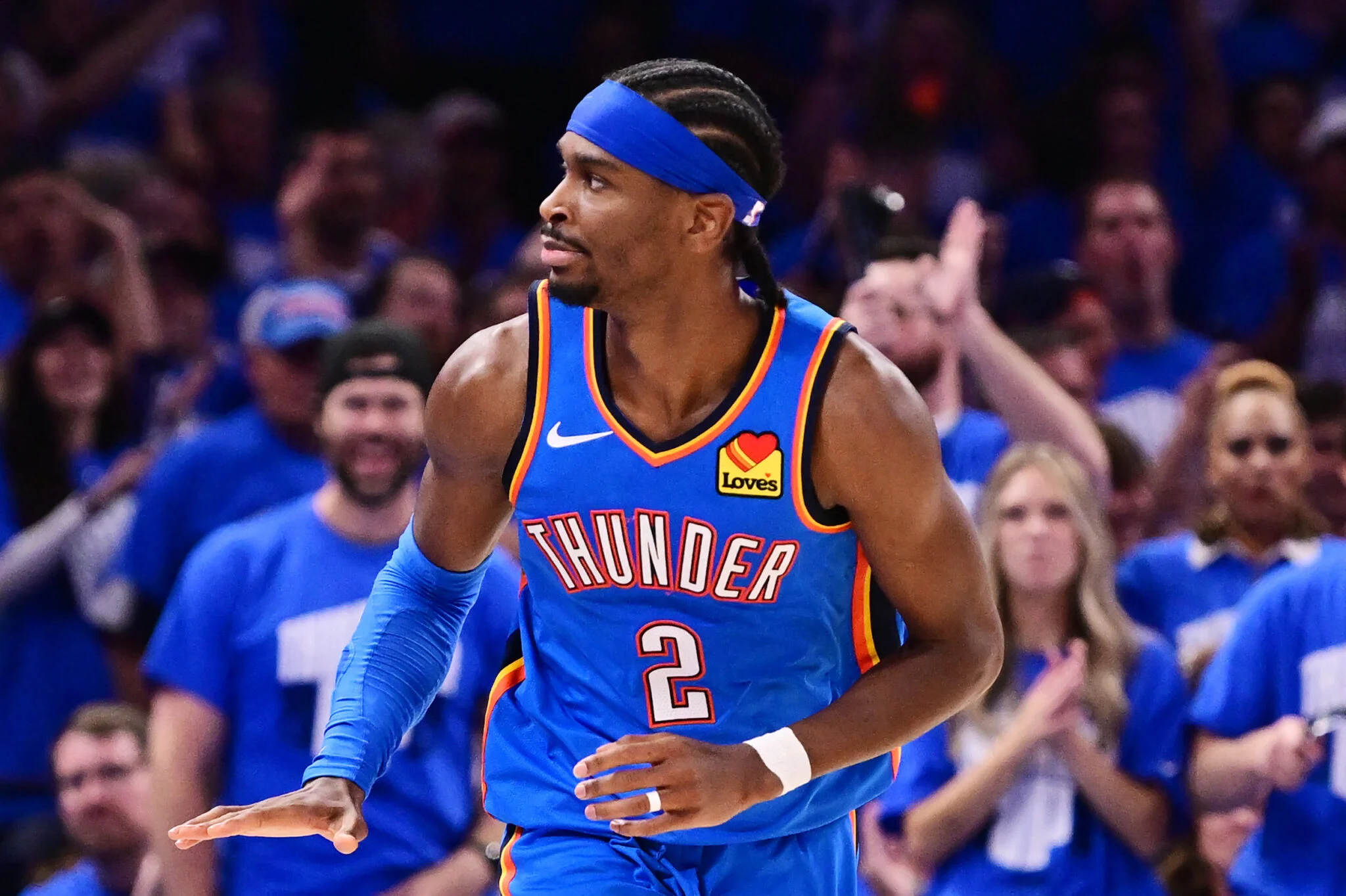Shai Gilgeous-Alexander Pemain Oklahoma City Thunder Menjadi Pemain Ke-14 yang Memenangkan NBA MVP Berturut-Turut 2 Kali