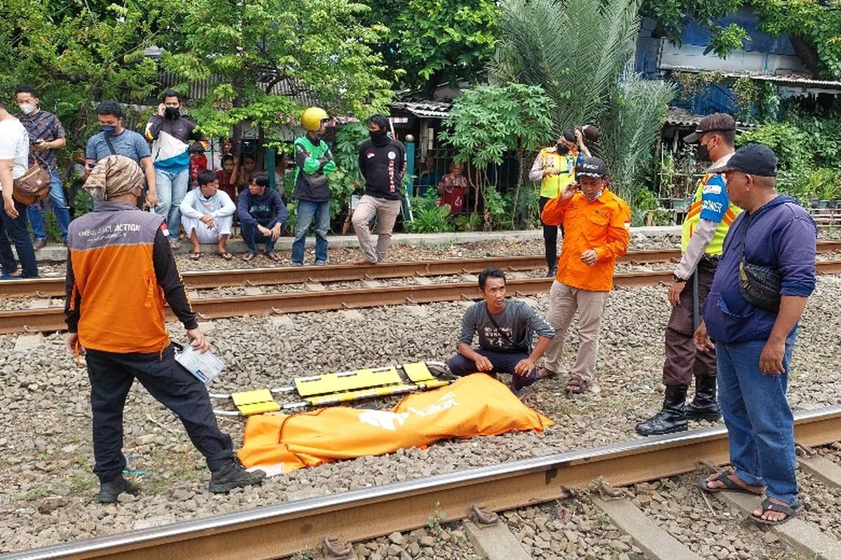 Tragedi Kereta di Bekasi: 16 Tewas, Kisah Nuryati yang Sempat Berhasil Keluar dari KRL Namun Nyawanya Tak Tertolong