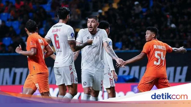 Victor Dethan: Arema FC Targetkan Sapu Bersih Dua Laga Sisa Super League 2025/2026 dengan Strategi Baru