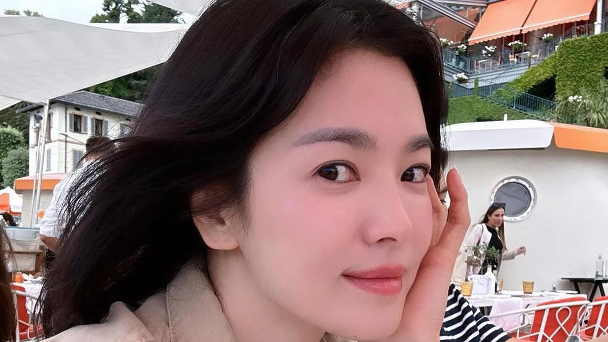 5 Fakta Mengejutkan Song Hye Kyo Pamer Foto Pakai Baju Renang, Liburan Bareng Ibu 2026