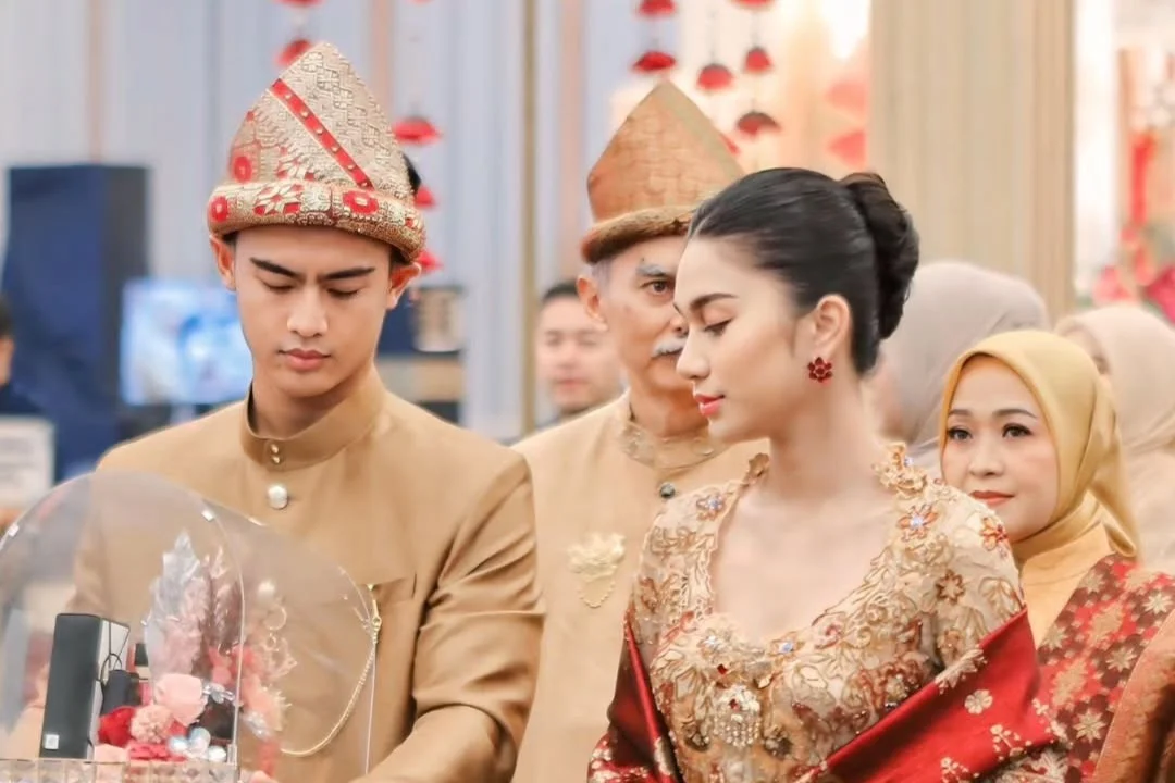 5 Fakta Pratama Arhan dan Inka Andestha di Pernikahan Jennifer Coppen, Elegan dan Romantis