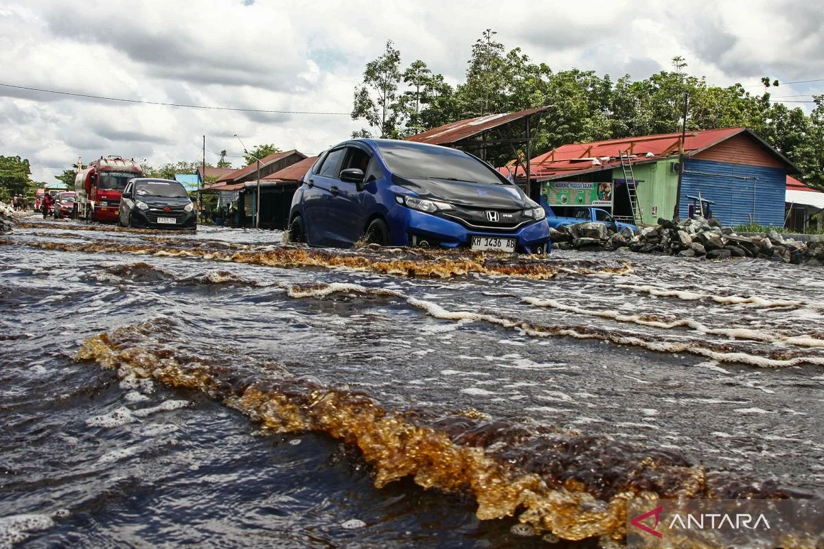 Bulan Biru: Kontroversi Proyek Pengecatan Jalan di Kalimantan Tengah dan Kisah Layvin Kurzawa di Persib Bandung