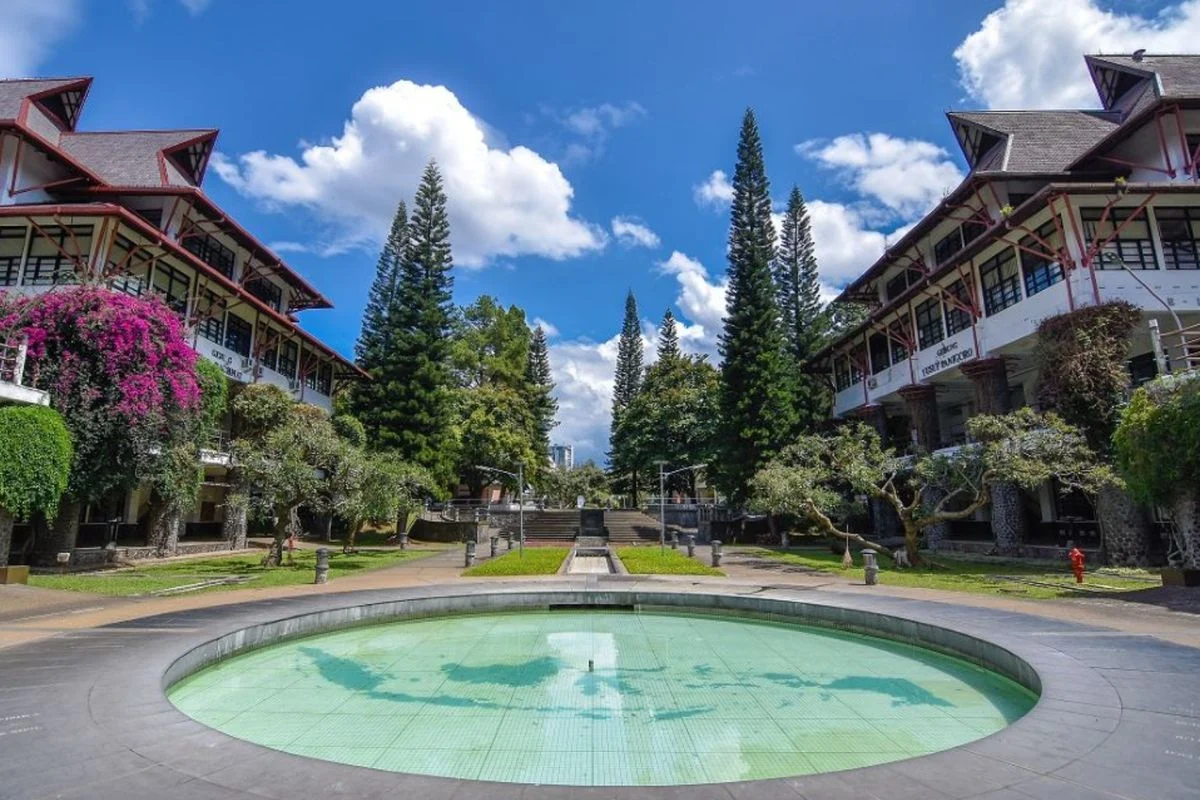 Institut Teknologi Bandung: 8.300.000 Rupiah, Gaji Lulusan ITB per Bulan Tahun 2025