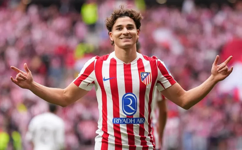 Julian Alvarez Agrees To Join Barcelona On Five-Year Contract, Report Argentine Sources By Tom Sanderson