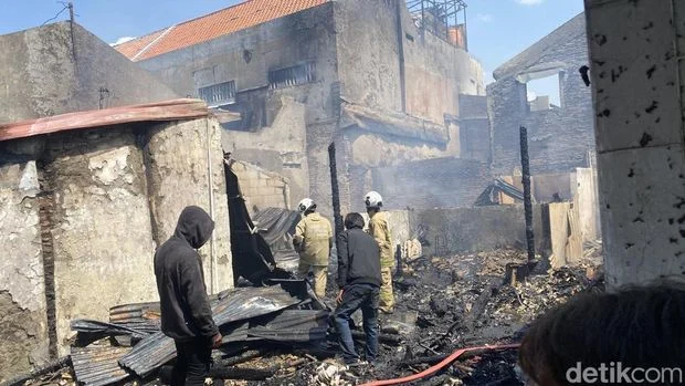 Kebakaran di Jagalan Semarang: 2 Rumah Milik Ketua RT dan RW Ludes, Kerugian Mencapai Rp 100 Juta