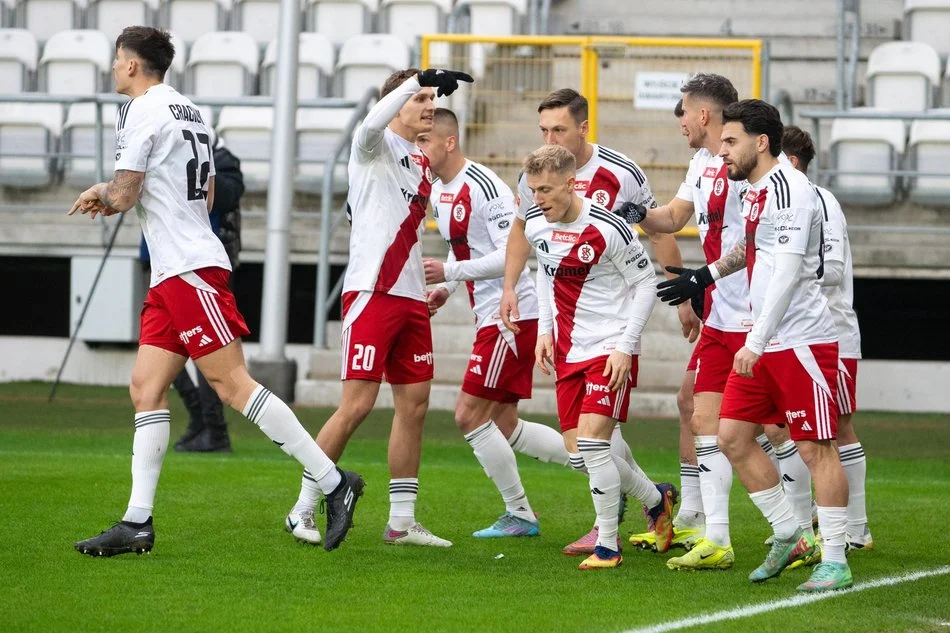 LKS Lodz Perkuat Tim Dengan Penandatanganan Damian Węglarz Sebagai Bramkar Baru