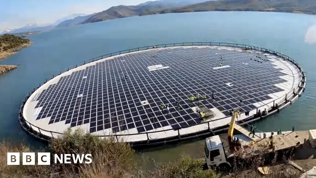 Proyek Energi Terbarukan Meningkat: 400kW Floating Solar di UK dan 49,9MWp Solar di Staffordshire
