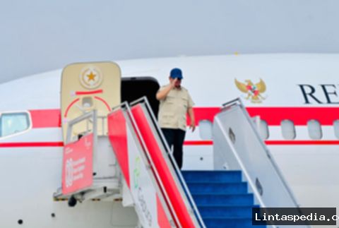 Presiden Prabowo Subianto tiba di Lanud Abdulrachman Saleh Malang untuk memimpin panen raya TNI, disambut Panglima TNI dan Gubernur Jatim.