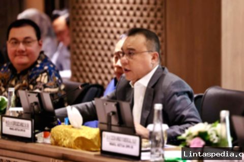 Sufmi Dasco Ahmad, Wakil Ketua DPR, memberikan pernyataan terkait pengisian jabatan Jampidsus