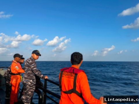 Lima korban bertahan di rompong setelah empat hari terapung di laut.