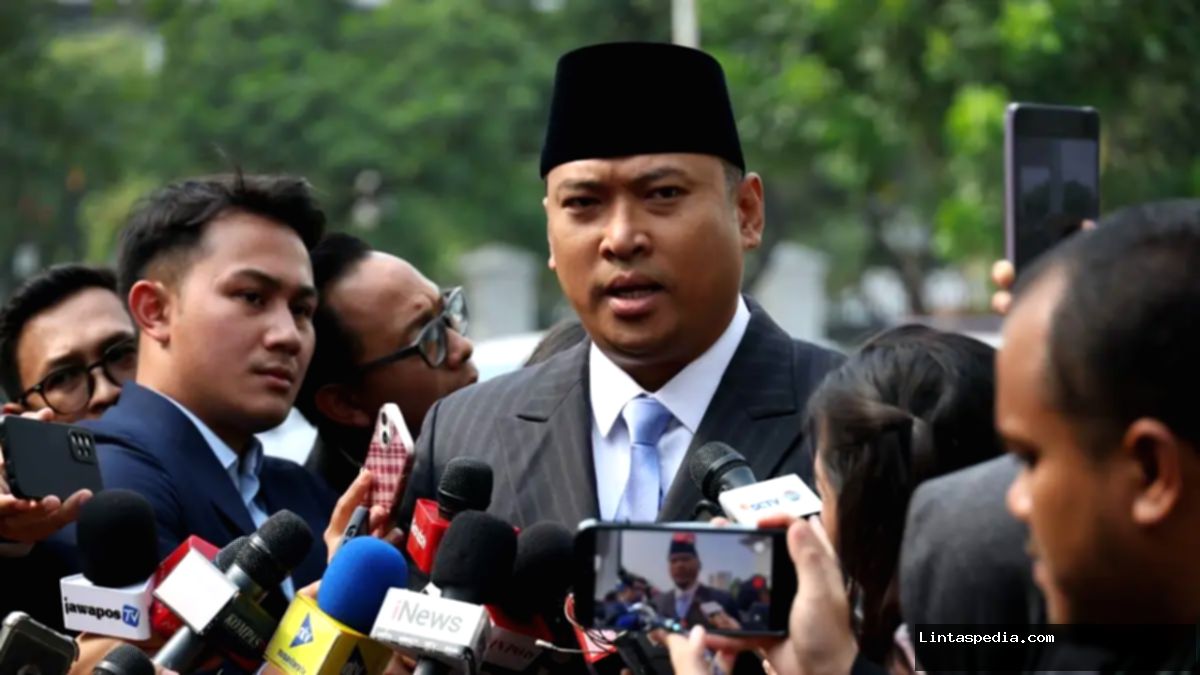 Kepala BGN Sudaryono berbicara kepada wartawan di Kantor BGN tentang proses hukum korupsi MBG