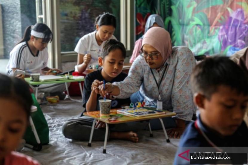 Lautan jamaah menghadiri selawat nariyah di Alun-Alun Kabupaten Situbondo, Jawa Timur.