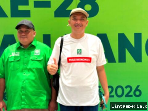 Prabowo terharu lihat baju ‘Prabowonomics’ PKB, langsung bercanda ke Dasco