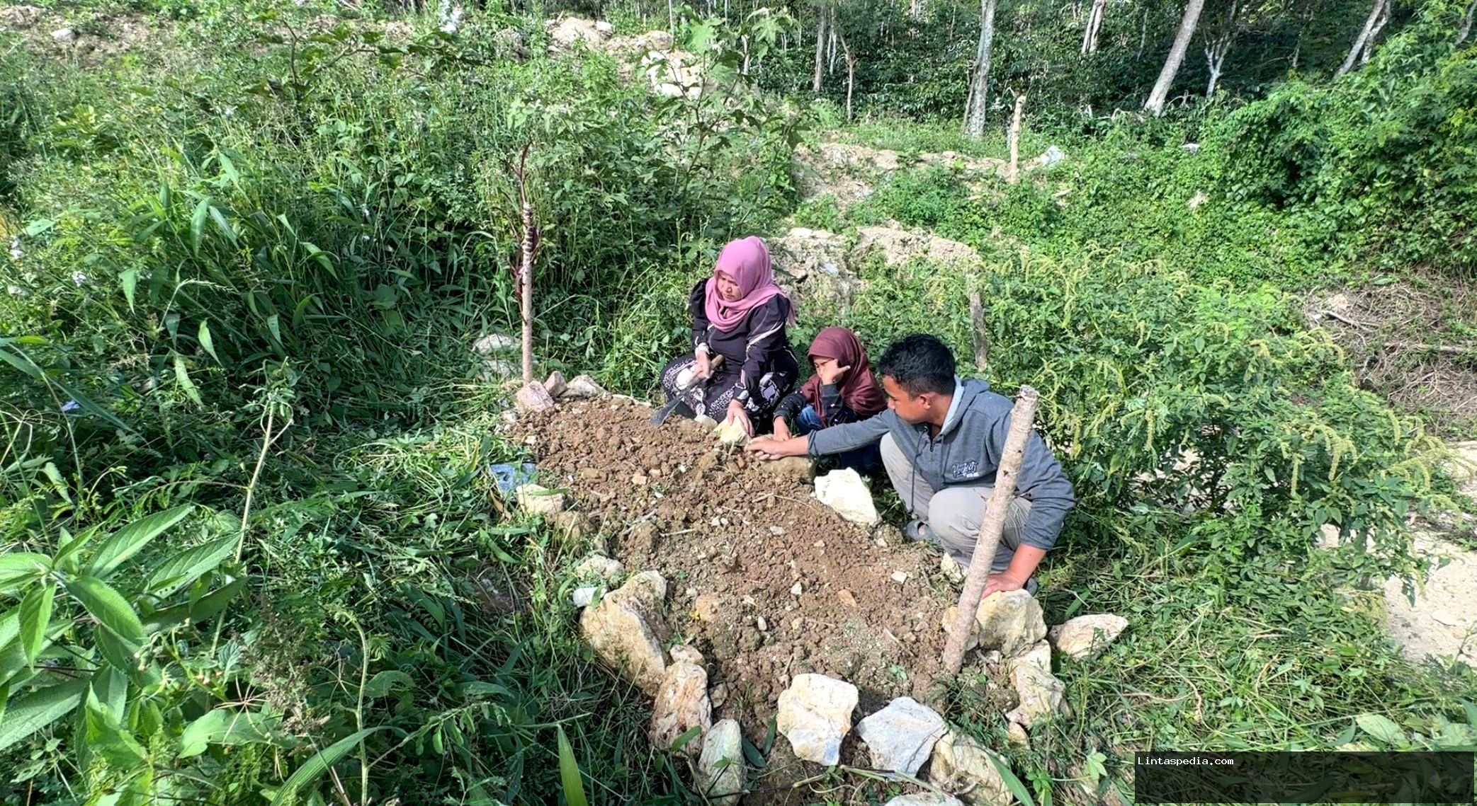 ‘Kami mencari-cari, namun hasilnya nihil’ – Ratusan makam tertimbun longsor di Aceh Tengah, warga berjuang mencari pusara keluarga