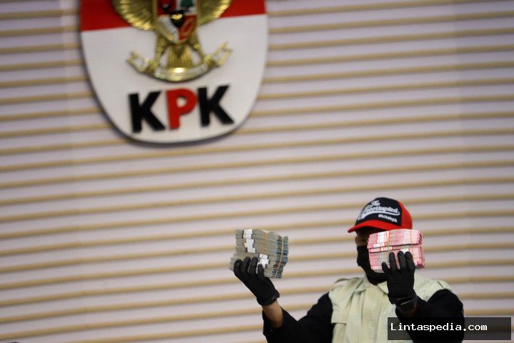 Skandal Suap Bupati Lombok Barat: Sapi Kurban & Tiket Pesawat