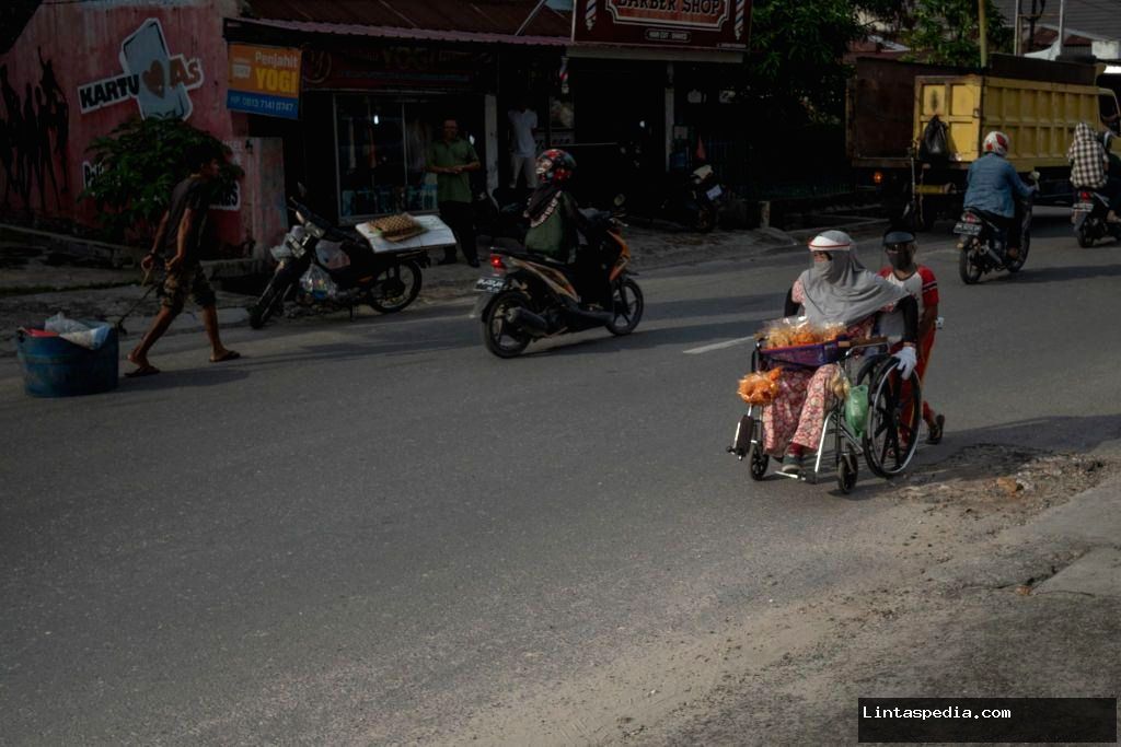 Kontroversi kenaikan tarif lepas status WNI – ‘Bukan soal nominal, tapi tentang hak dasar warga yang tak terpenuhi’