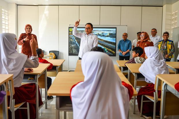 100 sekolah rakyat beroperasi di seluruh Indonesia pada akhir Agustus
