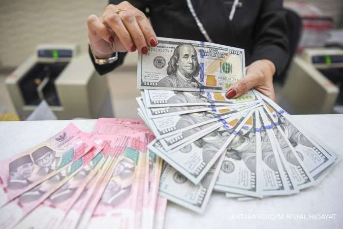 Indeks Keyakinan Konsumen Rendah Picu Pelemahan Rupiah ke Rp 17.861