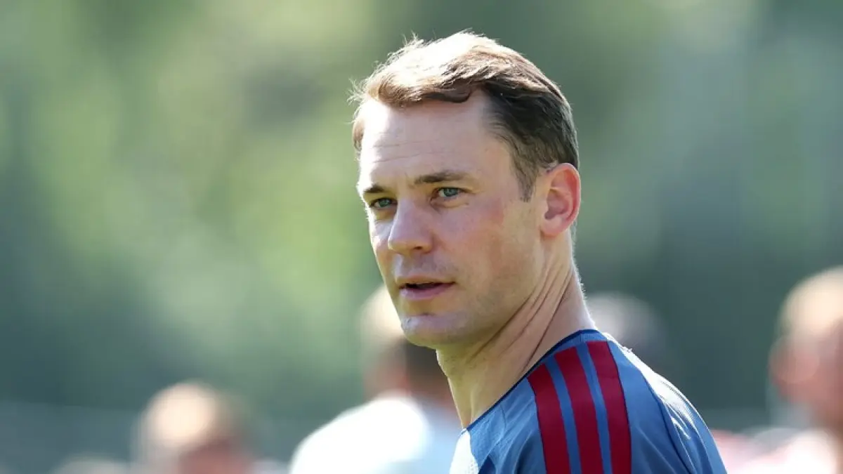 Manuel Neuer kiper Bayern Munich mengisyaratkan pensiun setelah musim 2026/27