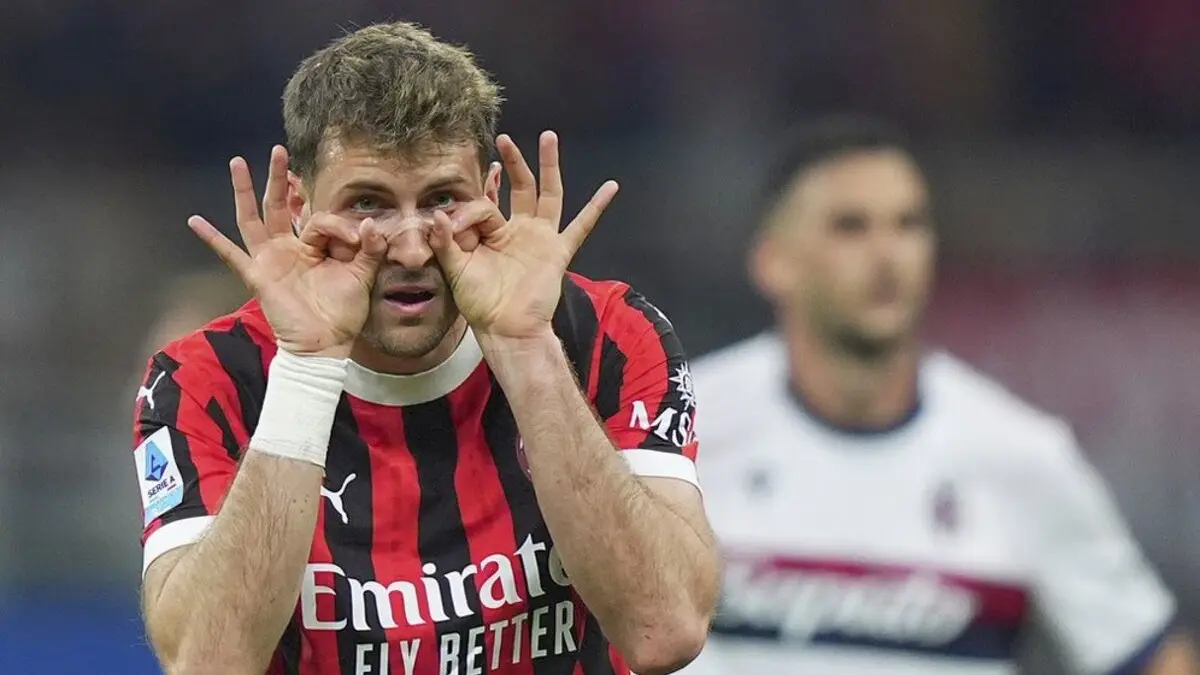 Santiago Gimenez, penyerang AC Milan asal Meksiko, sedang dipertimbangkan masa depannya setelah diminati Porto dan Lazio.