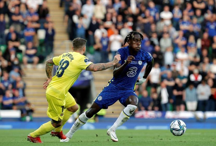 Trevoh Chalobah, bek tim nasional Inggris, dalam konteks transfer ke Como