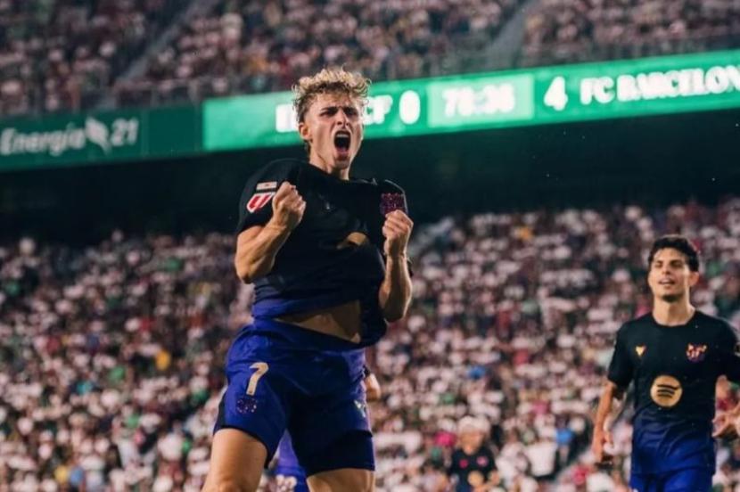 Raphinha dan Fermin Lopez masing-masing mencetak dua gol dalam kemenangan 5-0 Barcelona atas Elche.