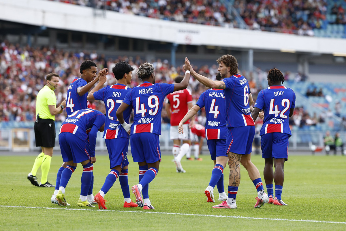 Pemain PSG dan Aston Villa bersiap di Red Bull Arena, Salzburg, untuk UEFA Super Cup 2026