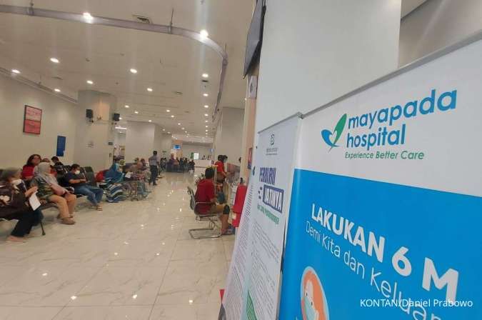 Gedung rumah sakit milik PT Sejahteraraya Anugrahjaya Tbk (SRAJ) grup Mayapada di tengah kawasan perkotaan Jakarta