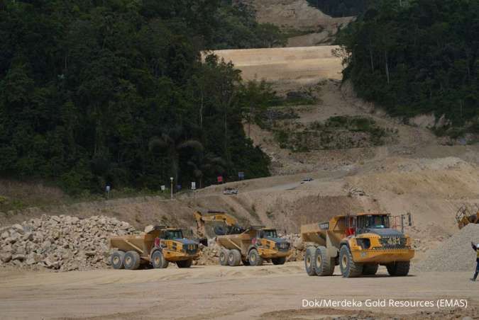 Grafik pergerakan saham PT Merdeka Gold Resources Tbk (EMAS) di layar bursa efek Jakarta