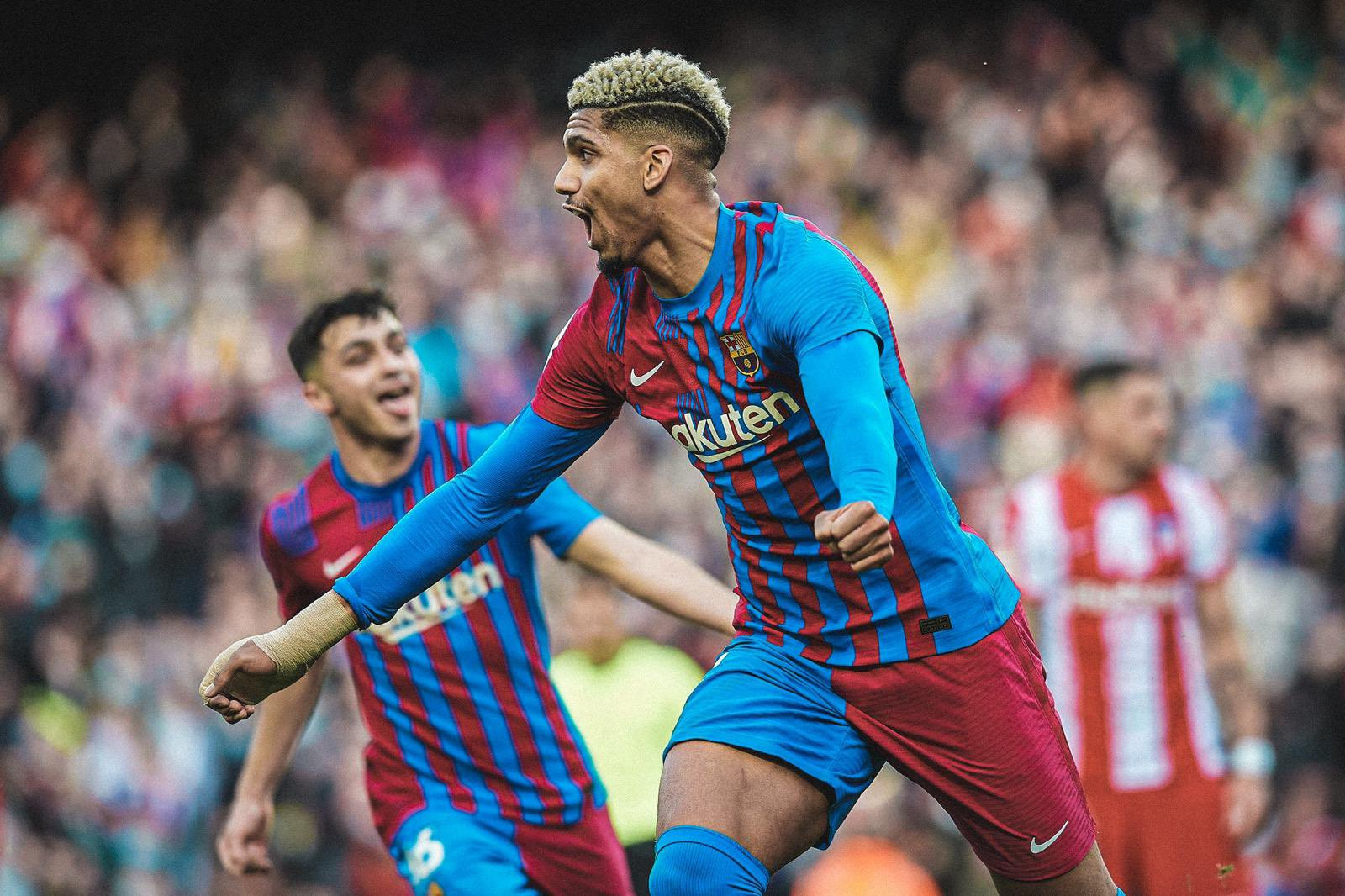 Bek tengah Ronald Araujo dari Barcelona yang dipinjam ke Liverpool